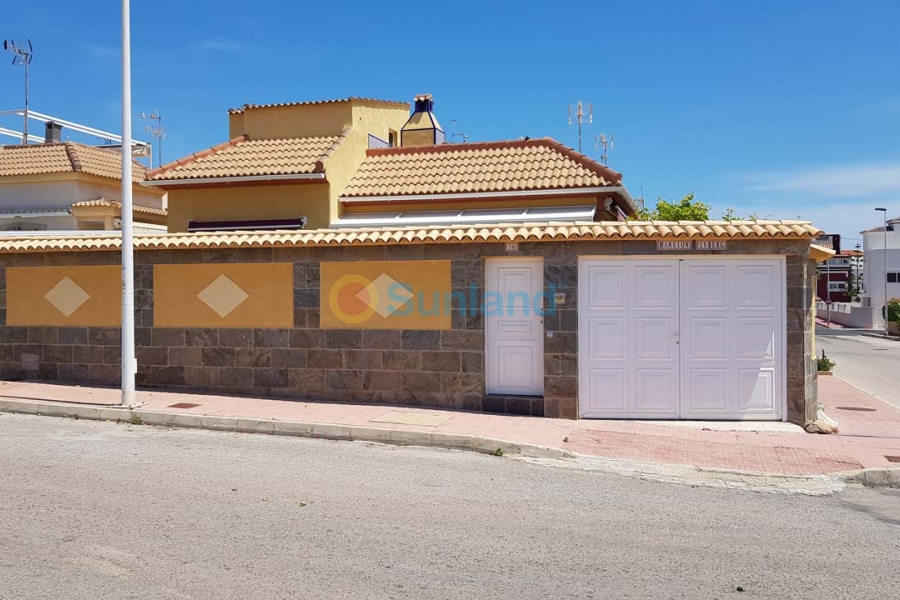 Använda fastigheter - Villa - Torrevieja - La Rosaleda