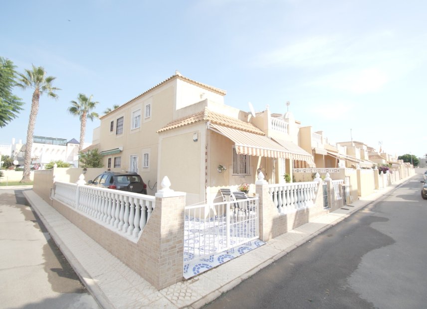 Använda fastigheter - Villa - Torrevieia - Torrevieja
