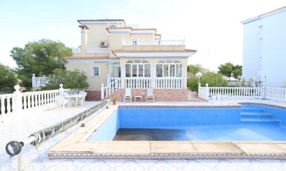 Haus - Verkauf - Orihuela Costa - Villamartin