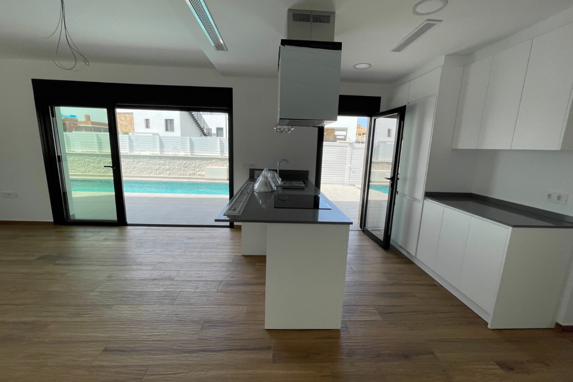 Новостройка - Bилла - Benijofar - Center