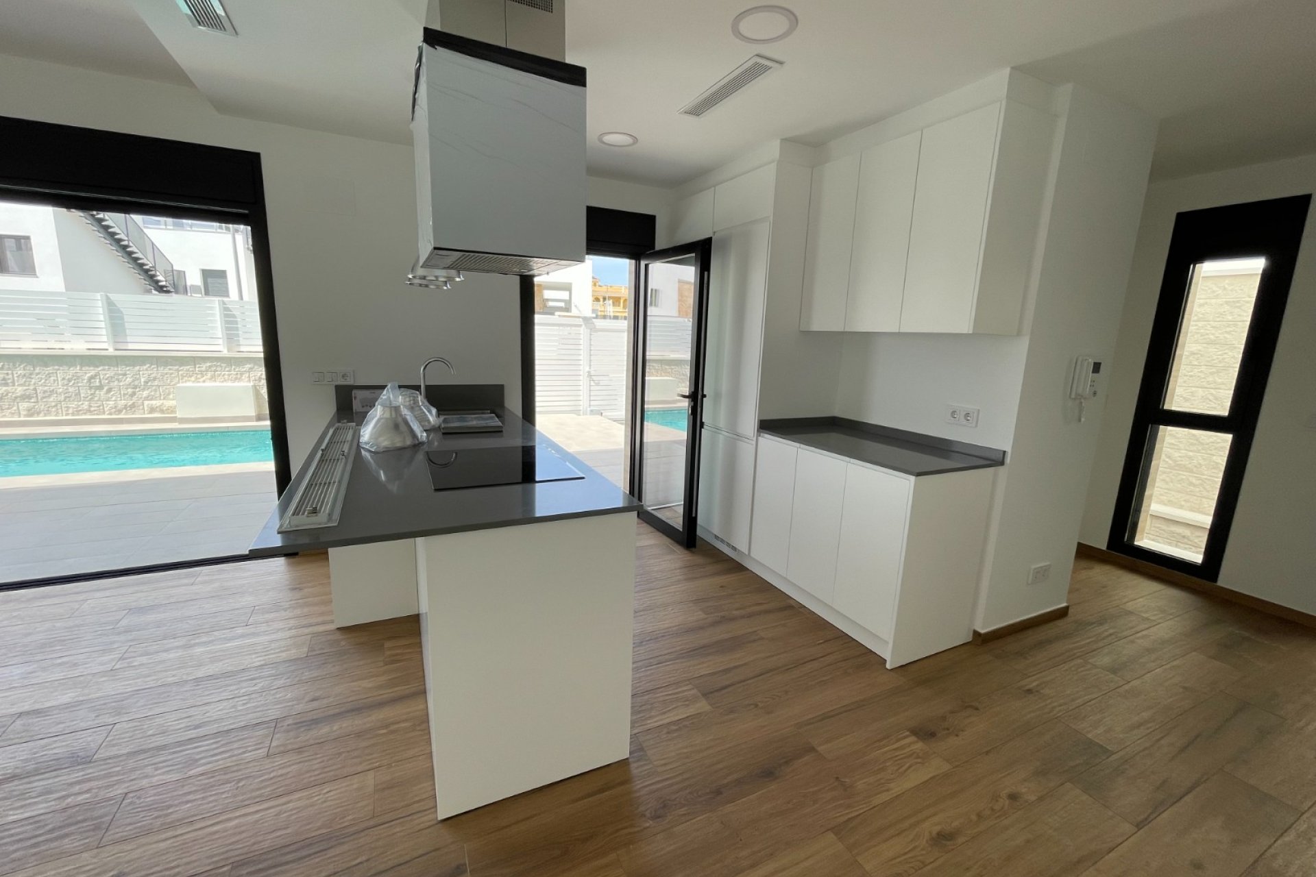 Новостройка - Bилла - Benijofar - Center