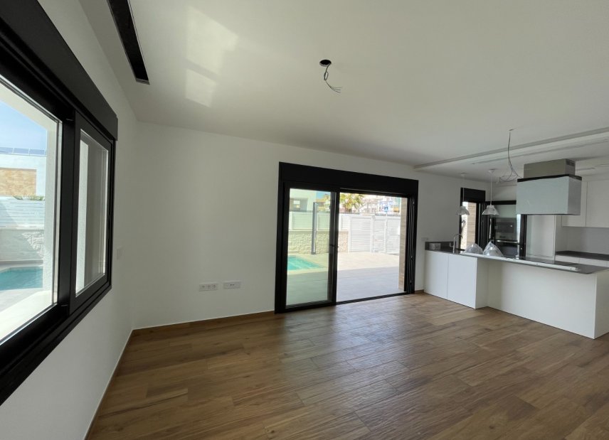 Новостройка - Bилла - Benijofar - Center