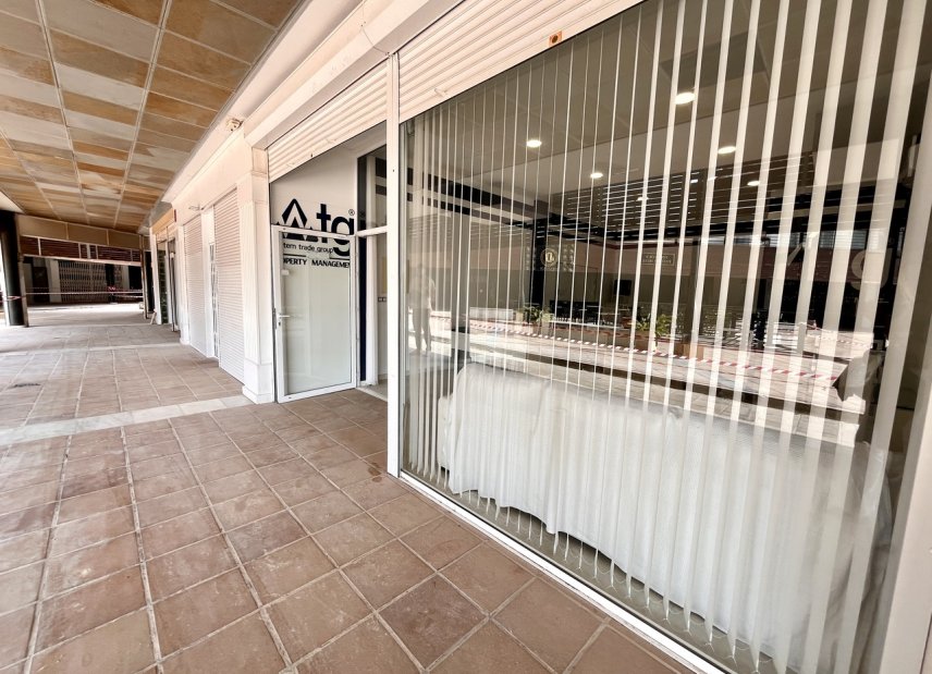 Resale - Commercial - Playa Flamenca - 