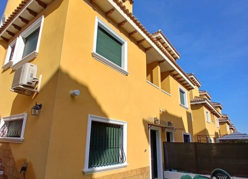 Resale - Townhouse - Ciudad Quesada - 
