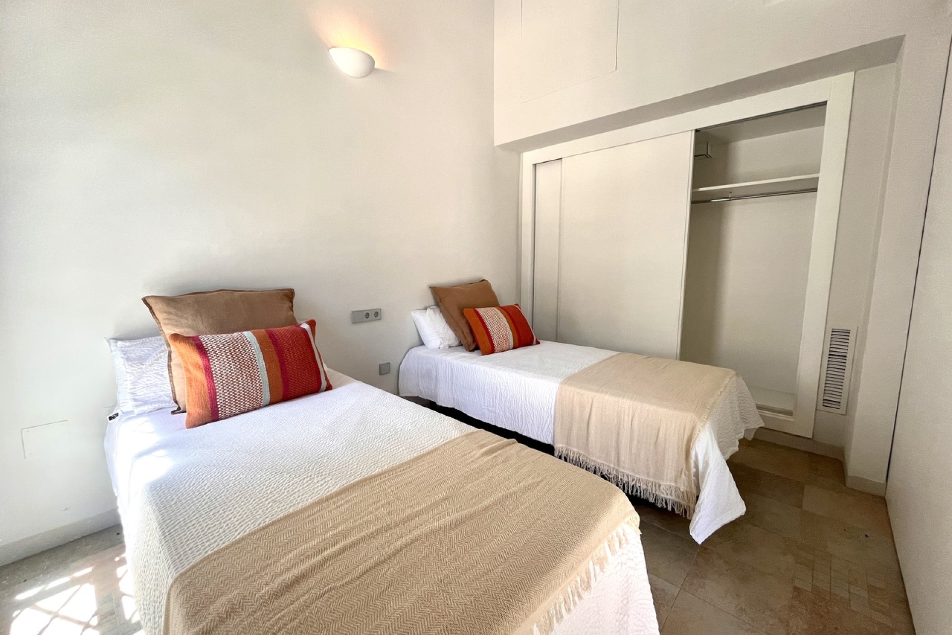 Resale - Townhouse - Sucina