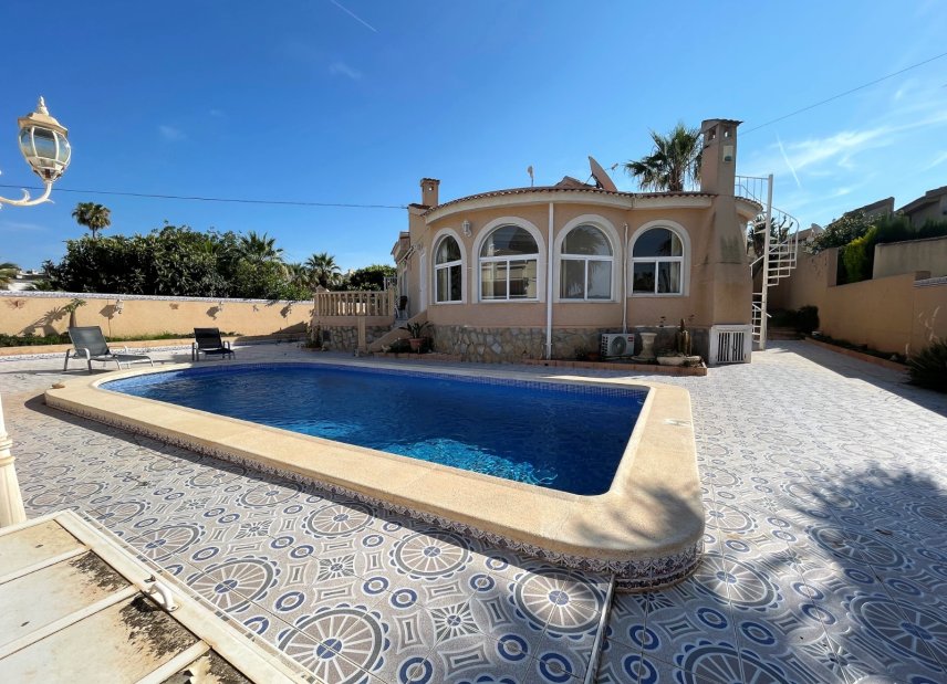 Resale - Villa - Ciudad Quesada - 