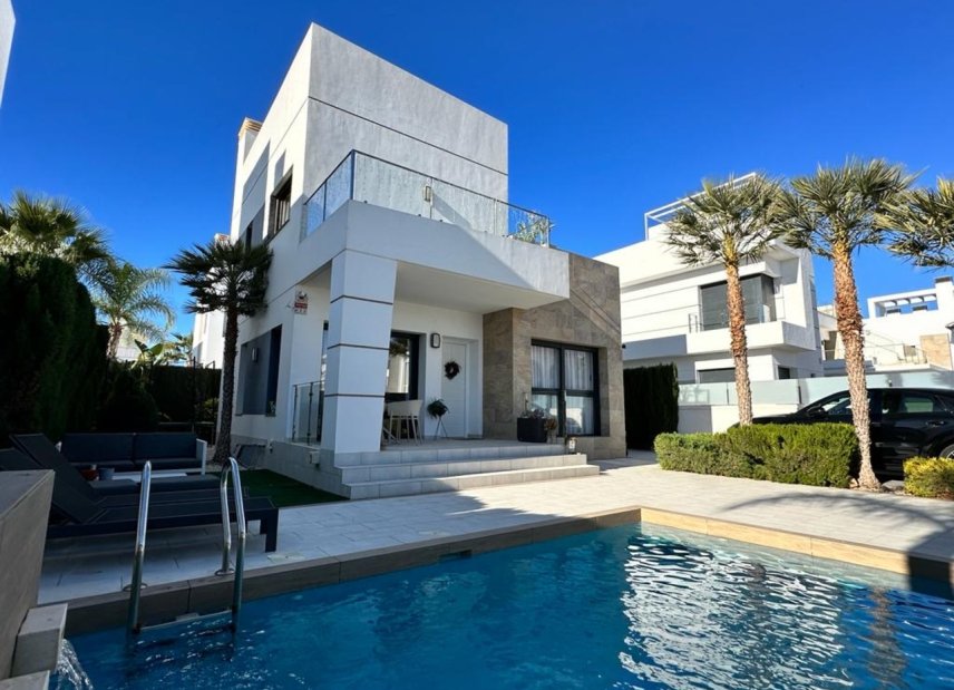 Resale - Villa - Ciudad Quesada - 