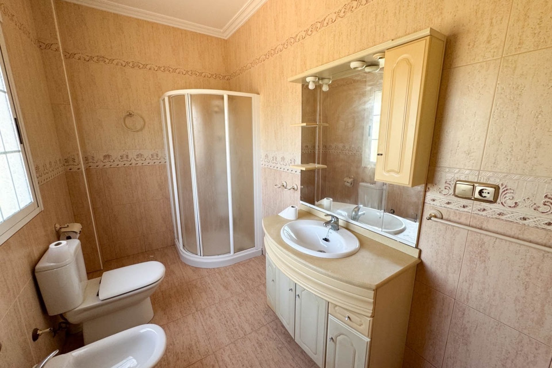 Resale - Villa - Crevillente - Alicante