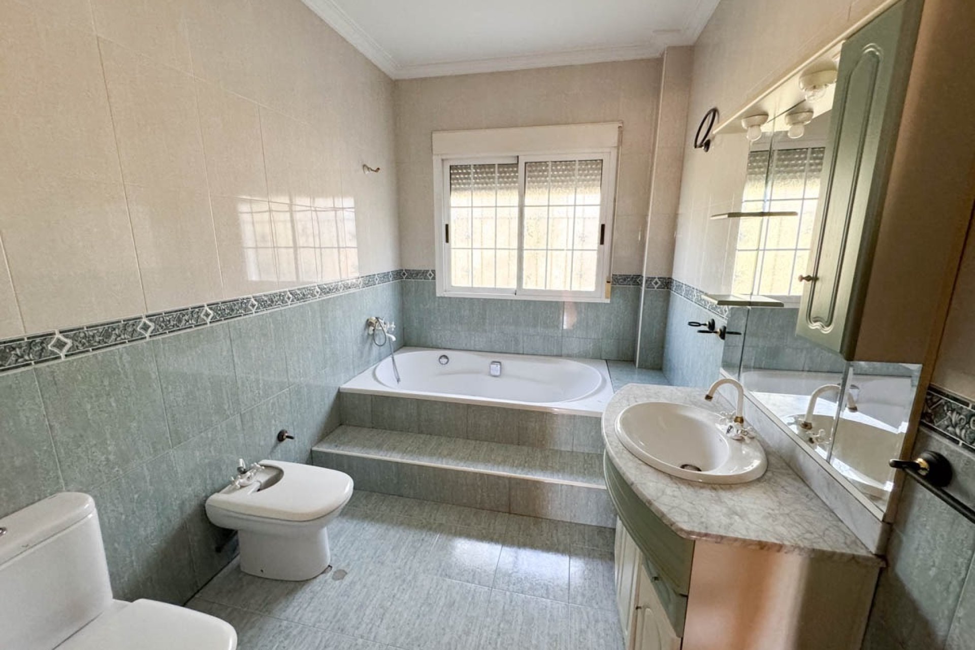 Resale - Villa - Crevillente - Alicante