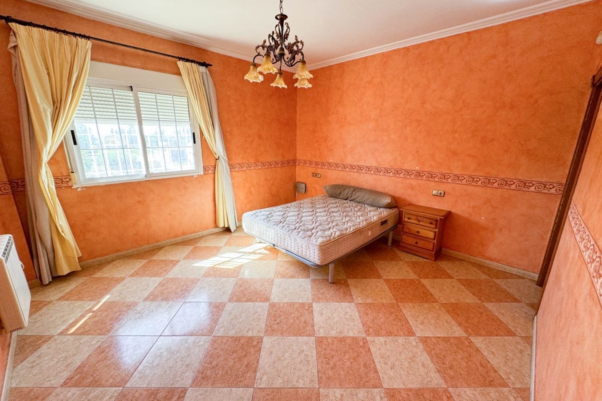 Resale - Villa - Crevillente - Alicante