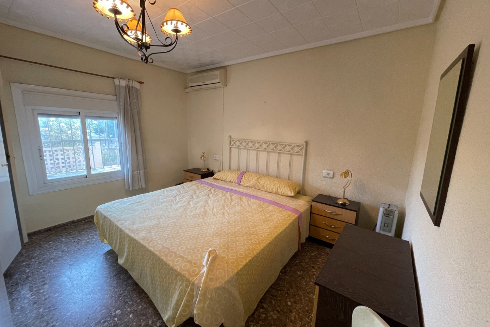 Resale - Villa - Crevillente