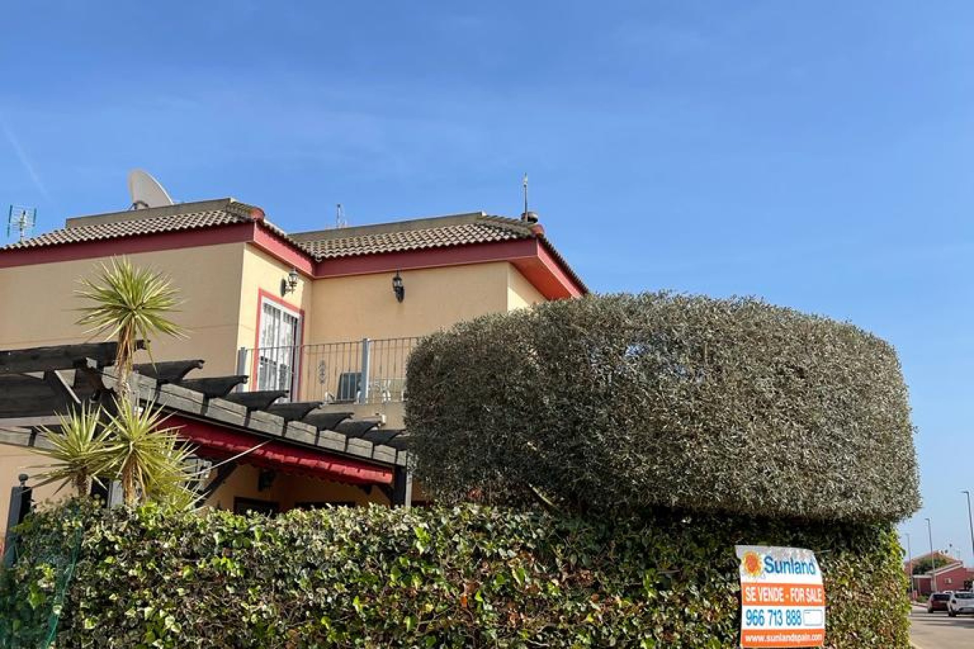 Resale - Villa - Daya Nueva