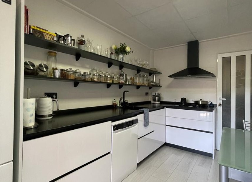 Resale - Villa - Daya Nueva