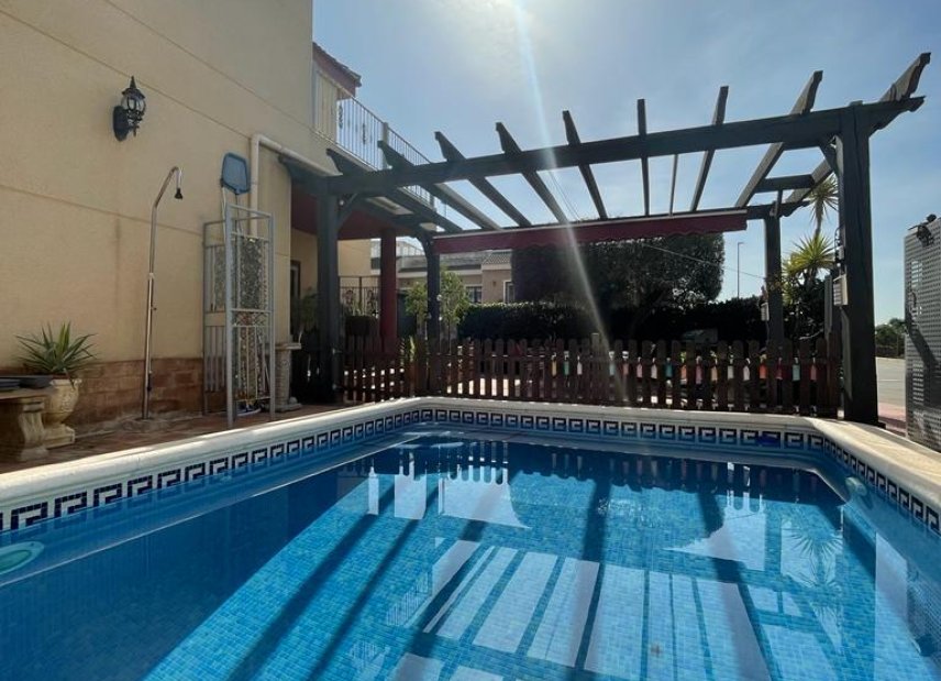 Resale - Villa - Daya Nueva