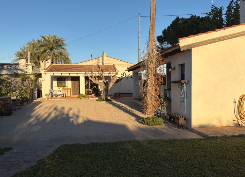 Resale - Villa - Dolores - 