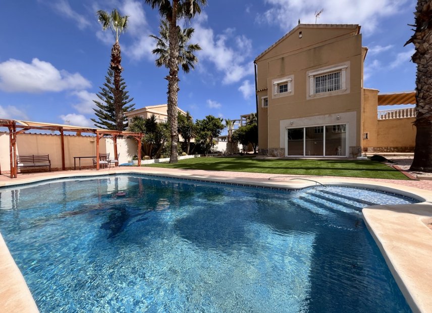 Resale - Villa - La Zenia - 