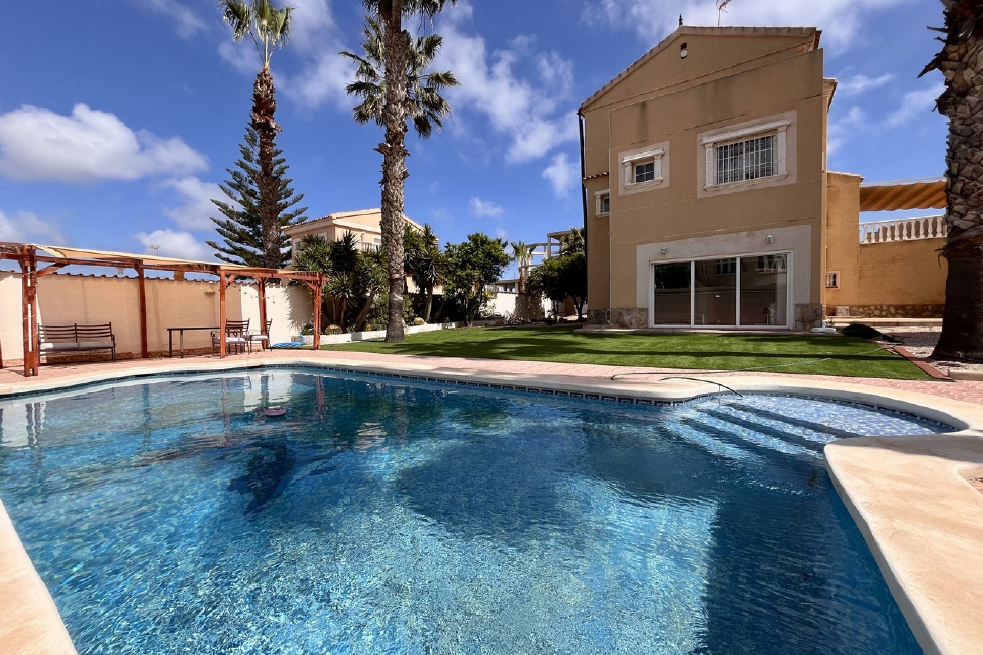 Resale - Villa - La Zenia - 