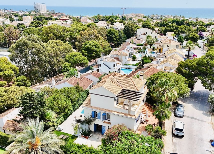 Resale - Villa - La Zenia - 