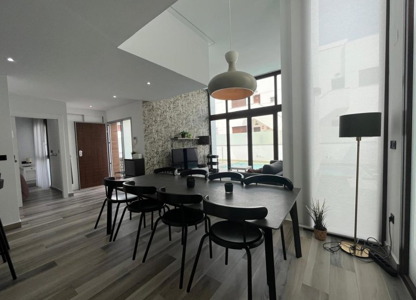 Resale - Villa - Los Balcones - 