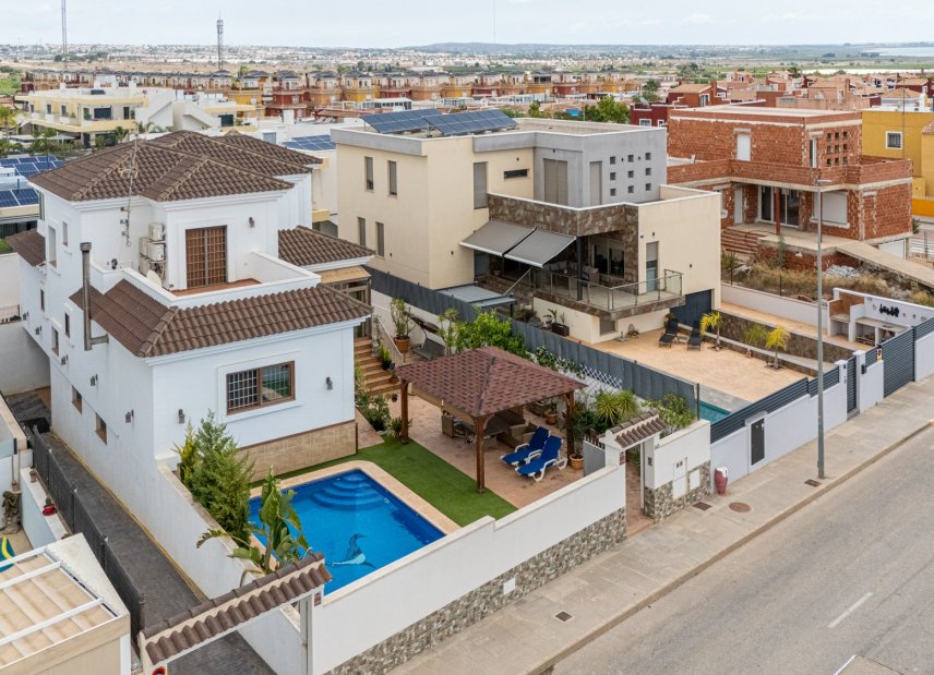 Resale - Villa - Los Montesinos - La Herrada