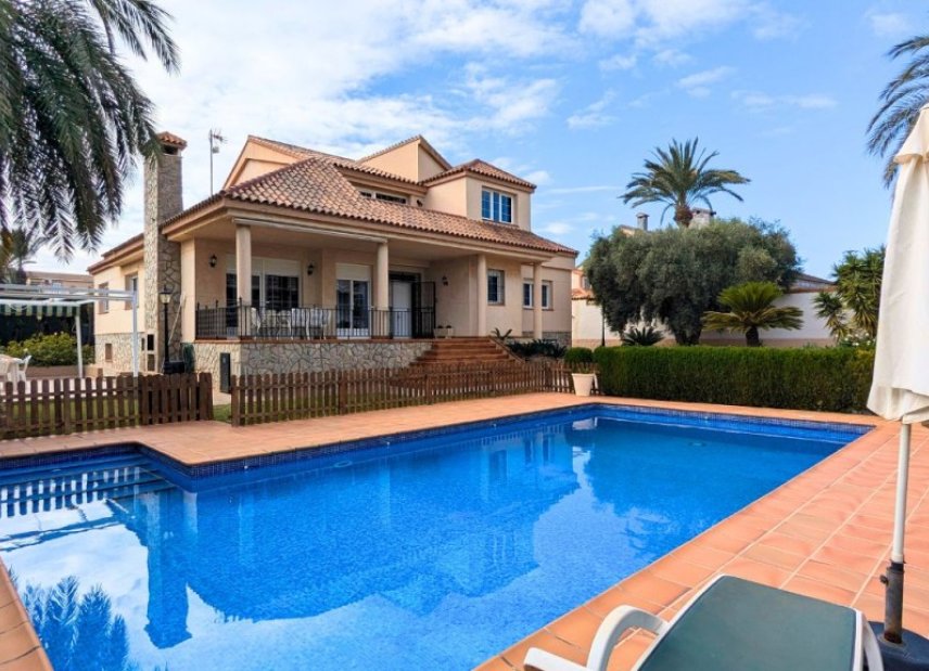 Resale - Villa - Mil Palmeras - 