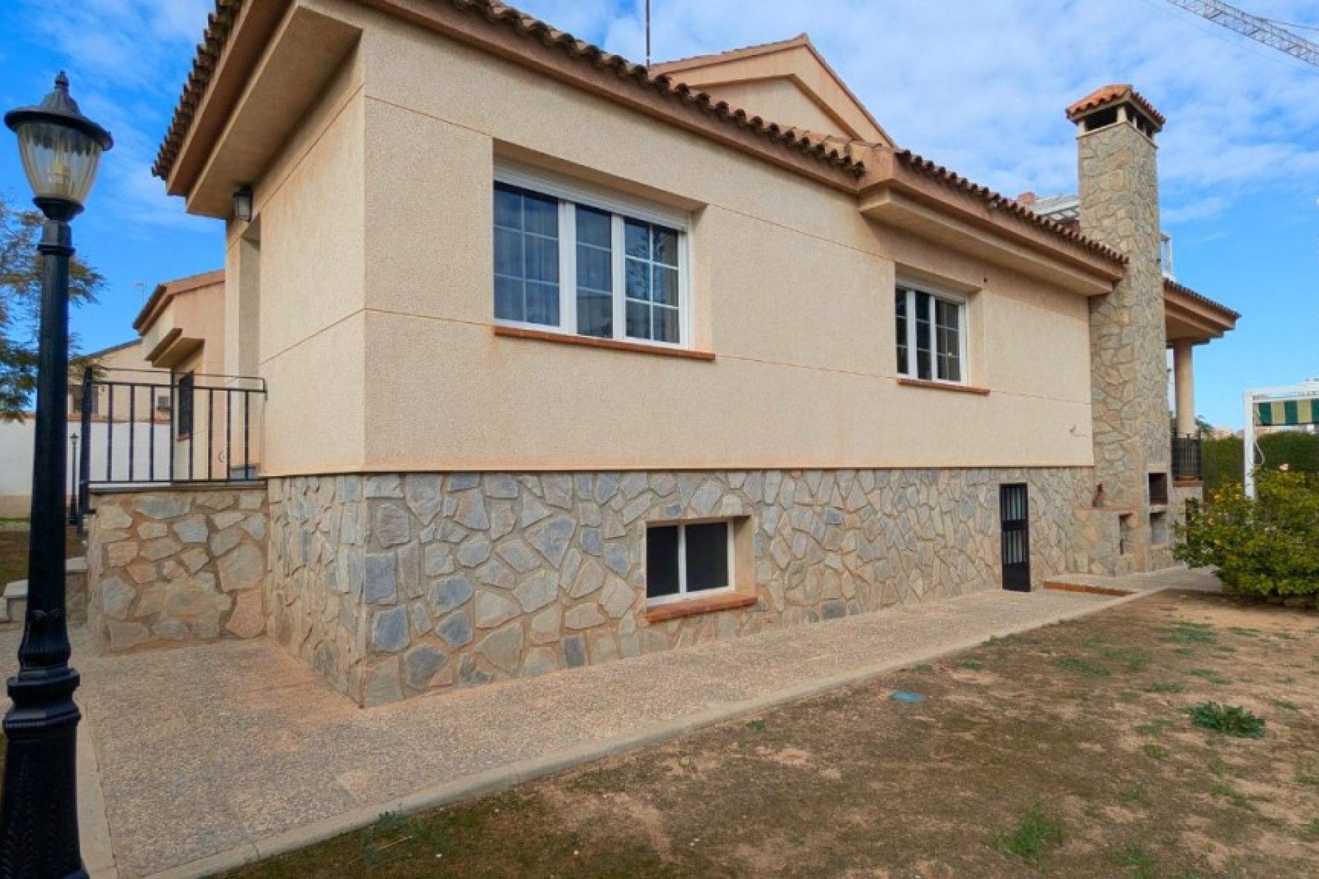 Resale - Villa - Mil Palmeras - 
