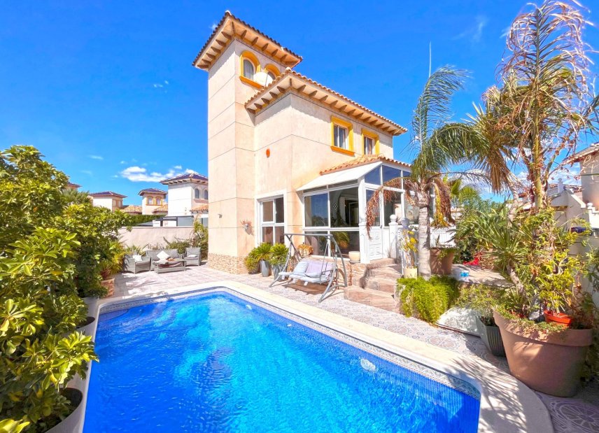 Resale - Villa - Orihuela Costa - 