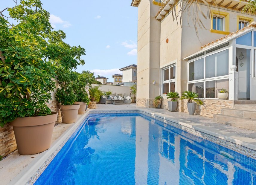 Resale - Villa - Orihuela Costa - 