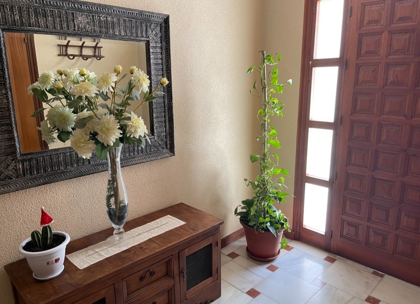 Resale - Villa - San Miguel de Salinas - pueblo