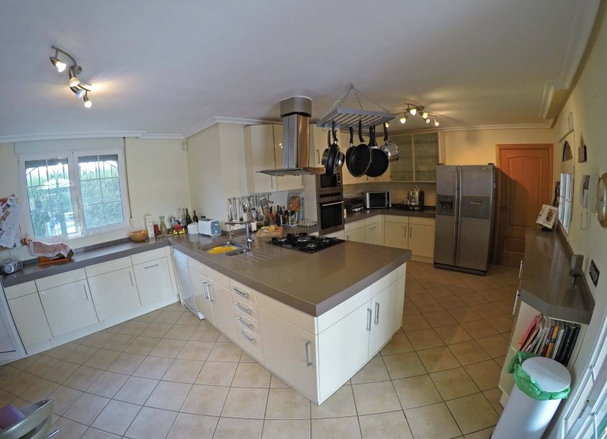 Resale - Villa - Torrevieia - El Chaparral