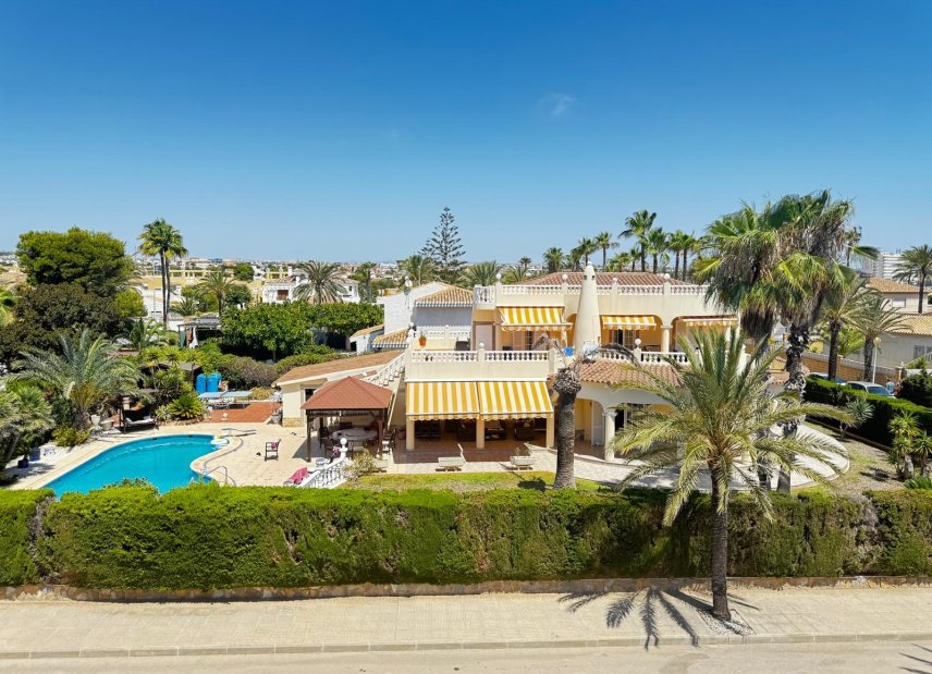 Resale - Villa - Torrevieia - Punta Prima