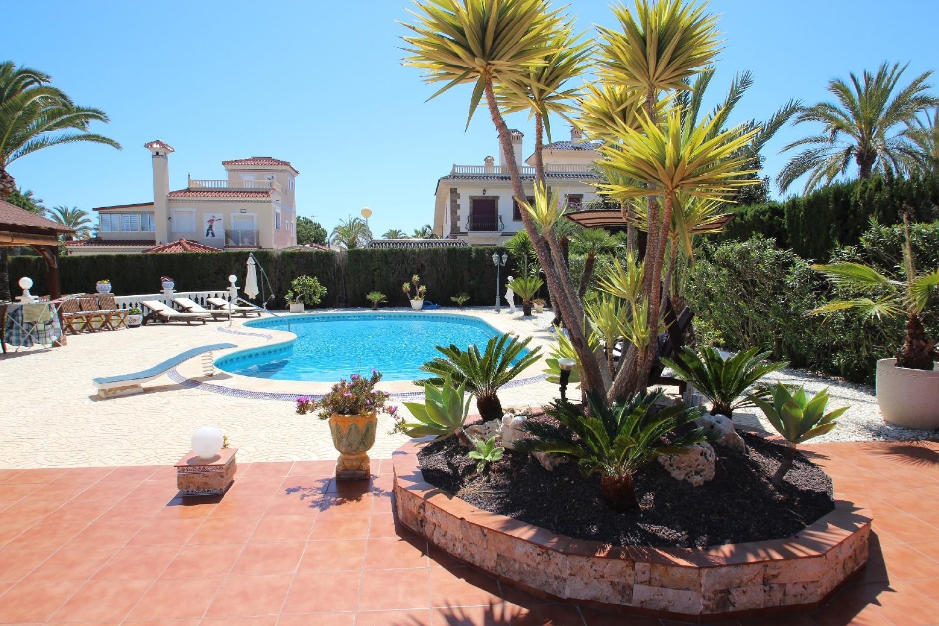 Resale - Villa - Torrevieia - Punta Prima