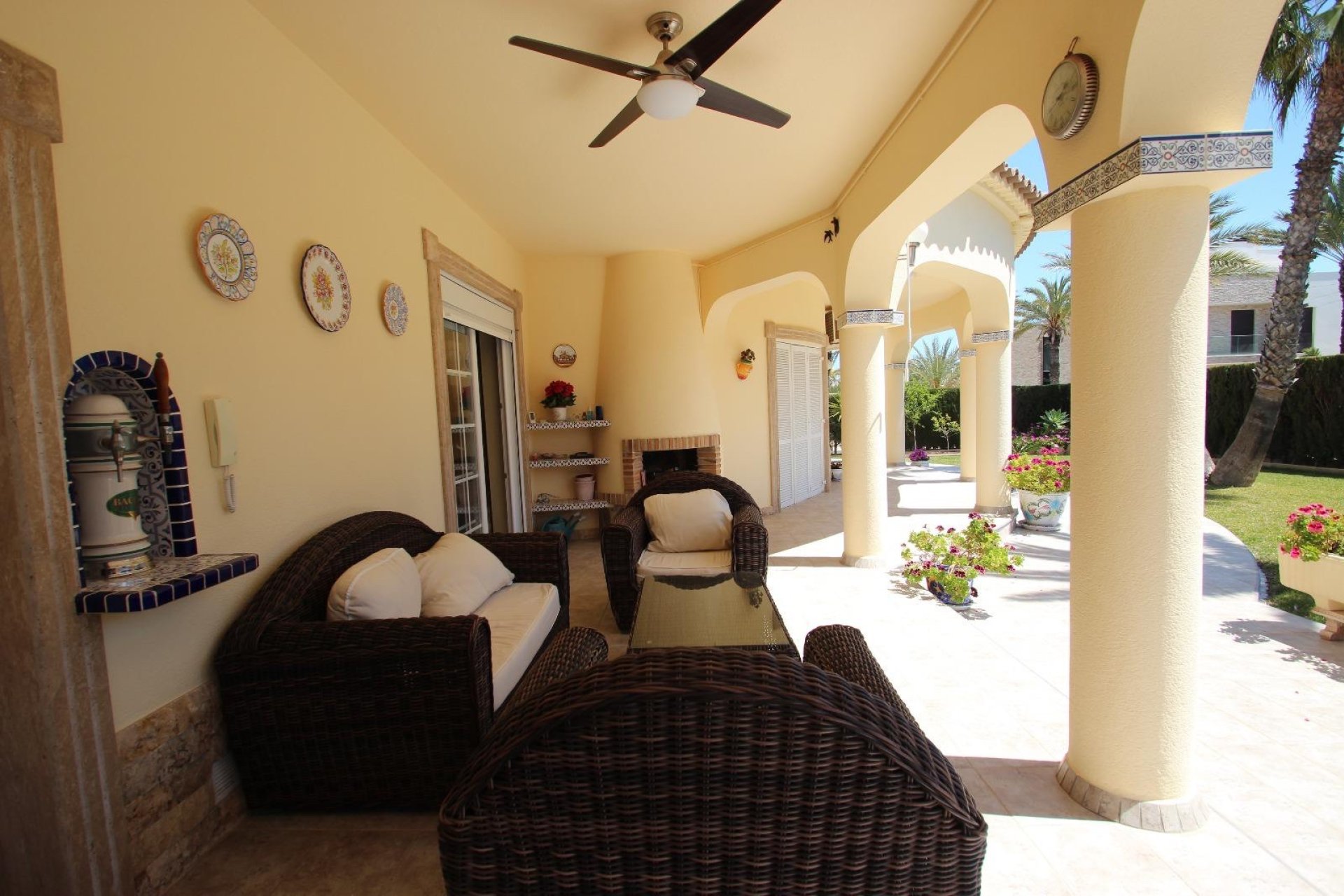 Resale - Villa - Torrevieia - Punta Prima