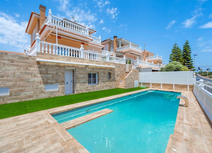 Resale - Villa - Torrevieia - Torrevieja