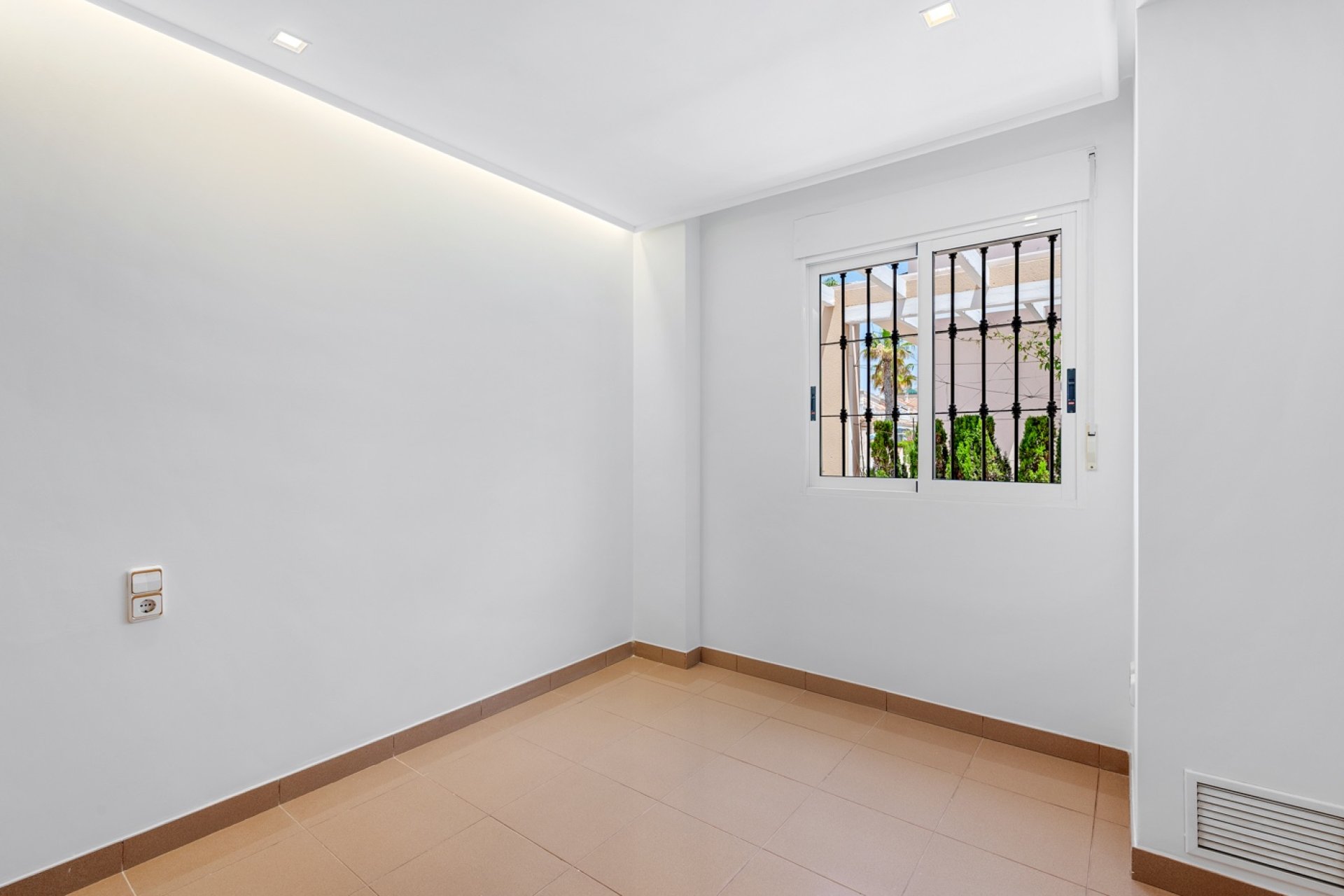 Resale - Villa - Torrevieia - Torrevieja