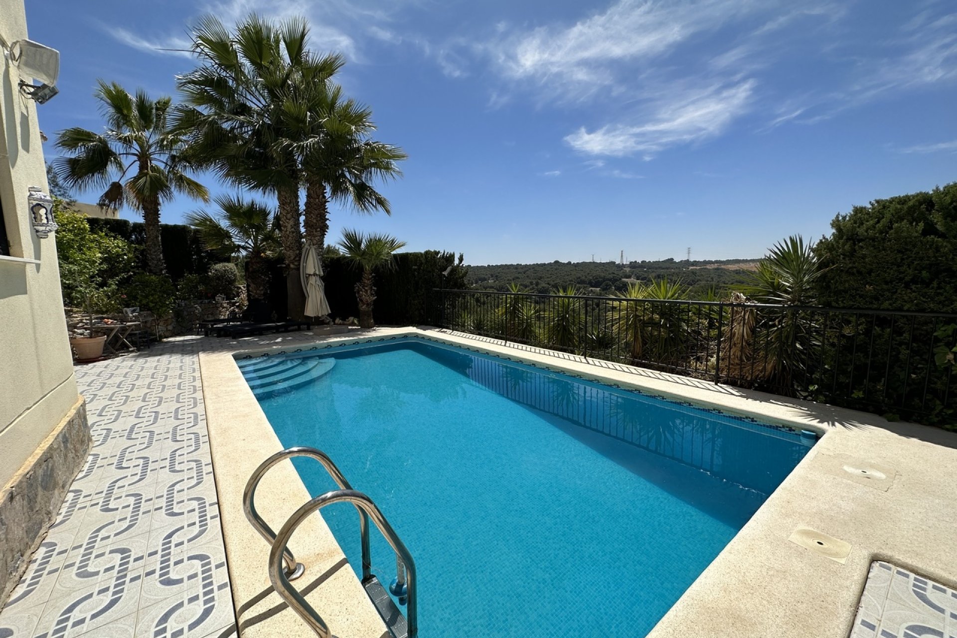 Resale - Villa - Villamartin