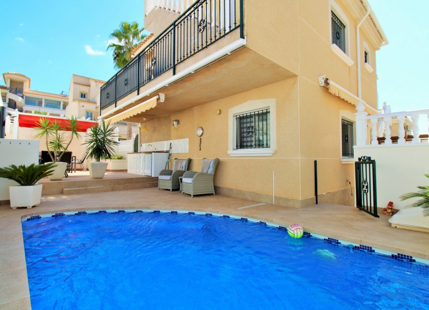 Resale - Villa - Villamartin