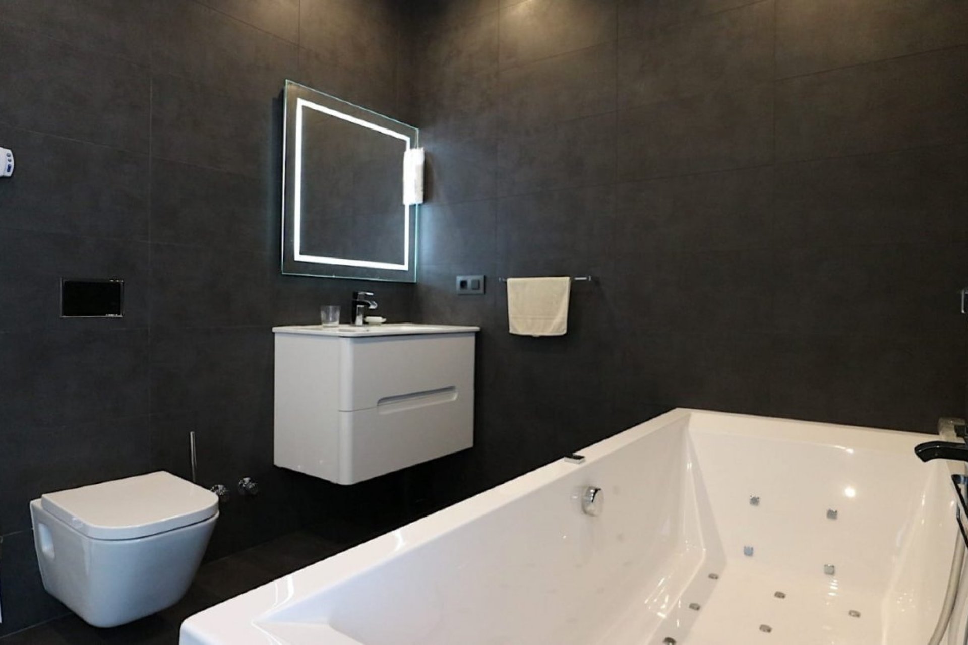 Вторичка - Bилла - Torrevieia - Los Angeles