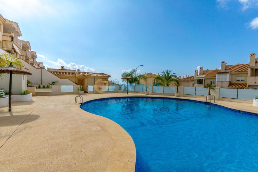 Resale - Apartment - Orihuela Costa - Campoamor