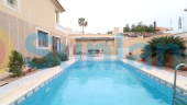 Använda fastigheter - Villa - Orihuela Costa - Los Altos