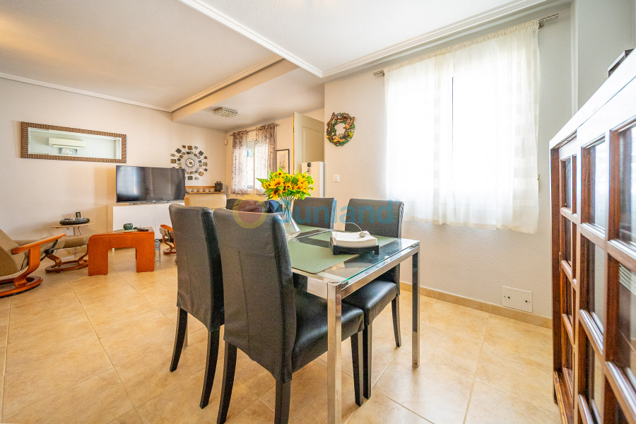 Resale - Casa de Pueblo - Torrevieja - Aguas Nuevas