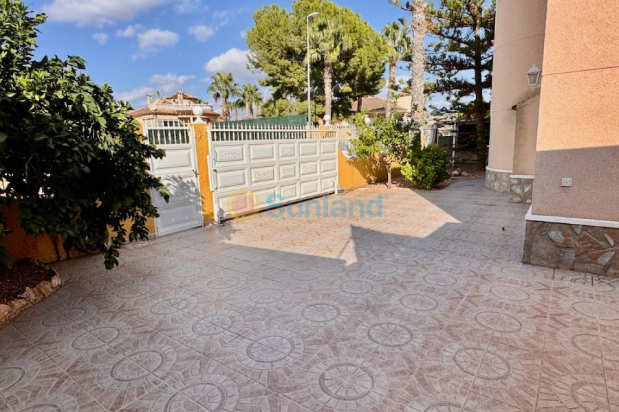 Använda fastigheter - Villa - Benferri