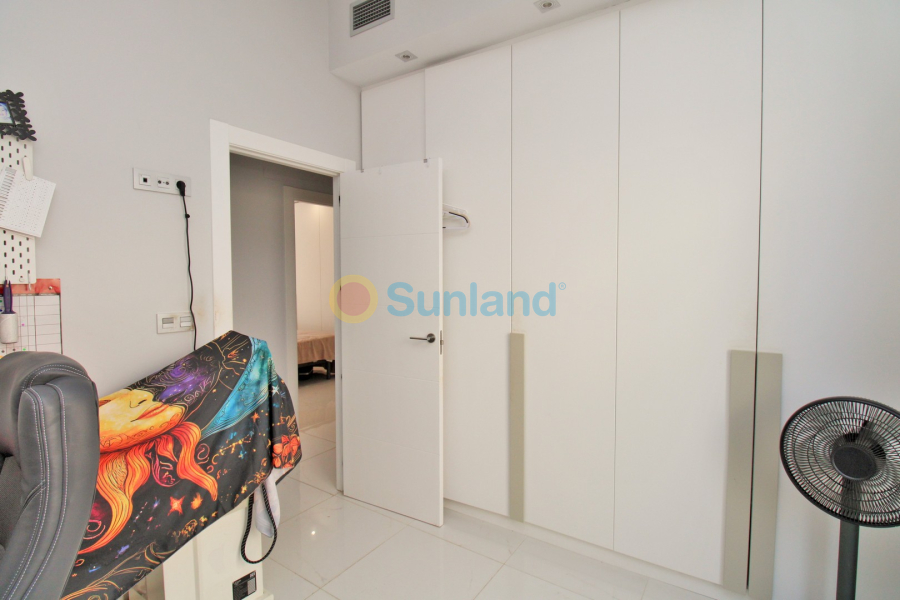 Resale - Villa - Villamartin