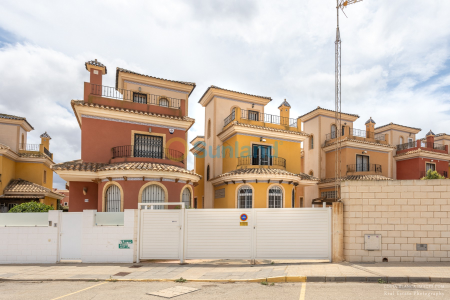 Segunda mano - Chalet - Los Montesinos - Los Montesinos - Urb. La Herrada