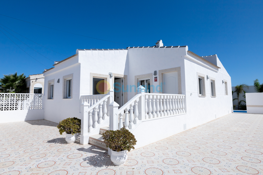 Resale - Villa - Torrevieja - San Luis