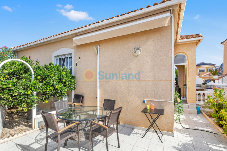 Segunda mano - Chalet - Torrevieja - Los Altos