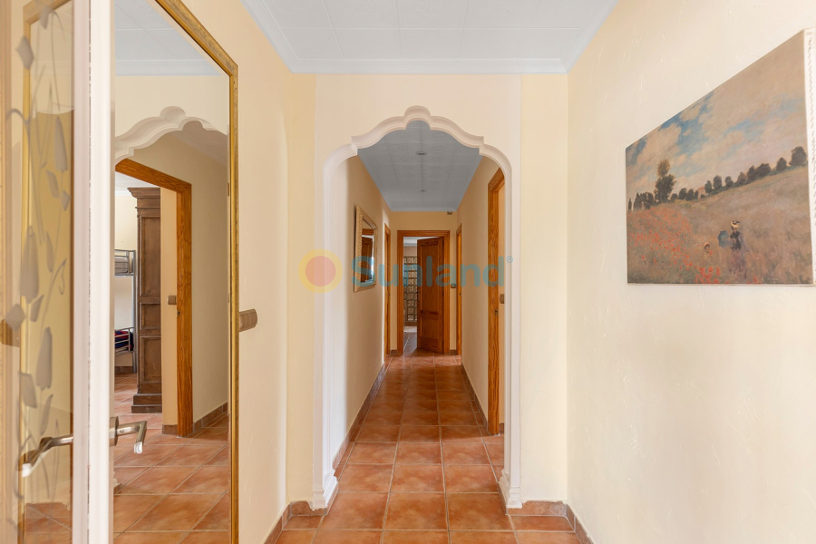Resale - Villa - Albatera