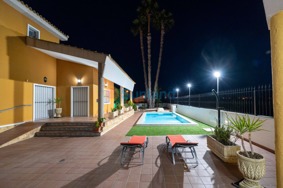 Använda fastigheter - Villa - Orihuela