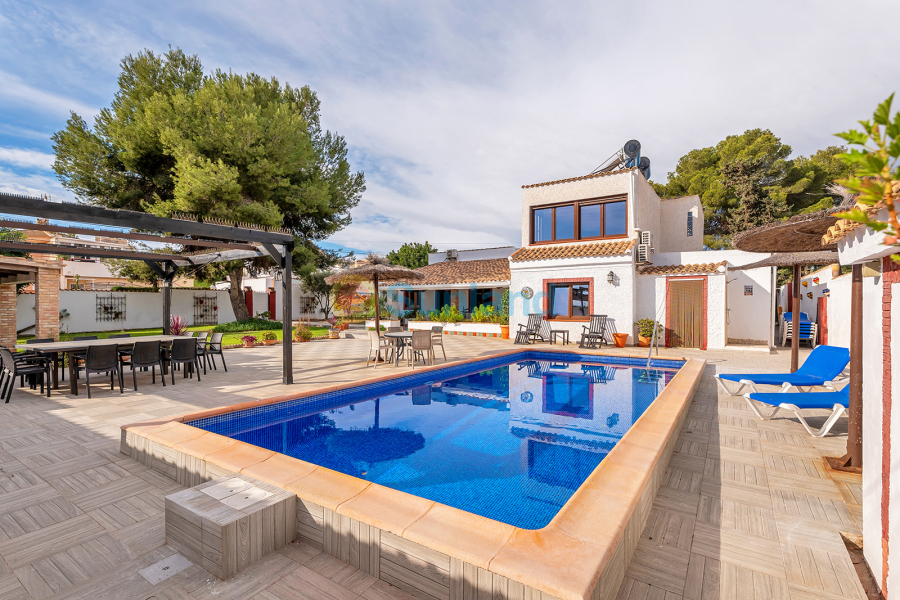 Resale - Villa - Orihuela Costa - Lomas De Cabo Roig