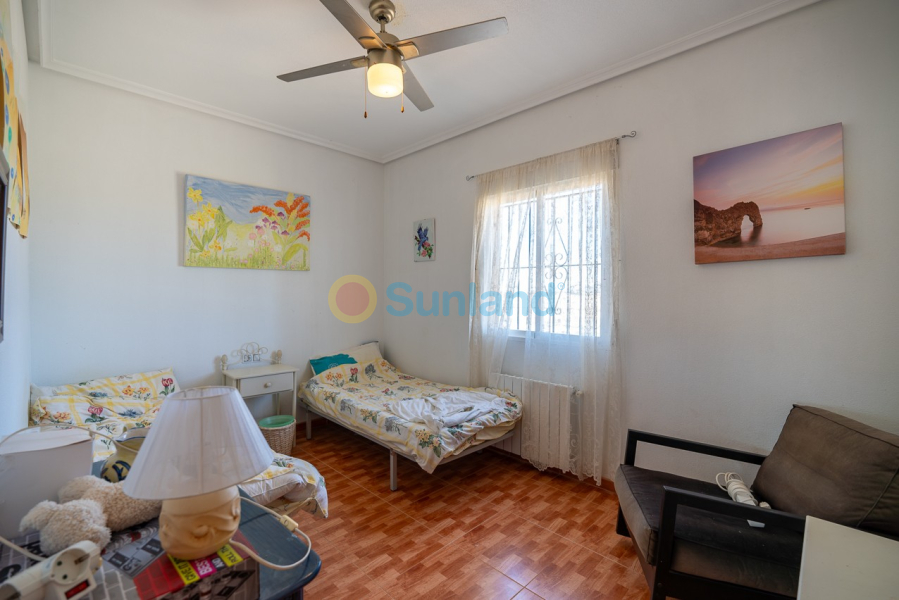 Resale - Villa - Cañada Del Trigo